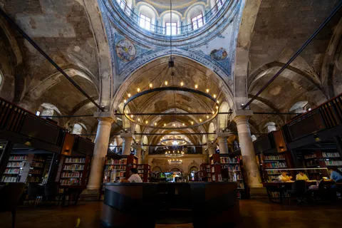 Grote bibliotheek 4K-achtergrond · architecture · 3840×2560