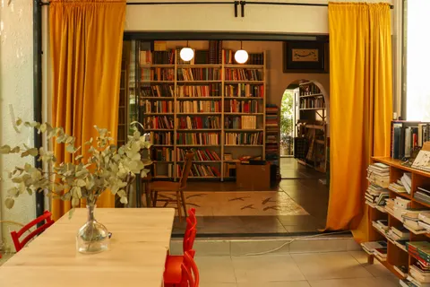 Wallpaper Perpustakaan Megah 4K · architecture · 3840×2560