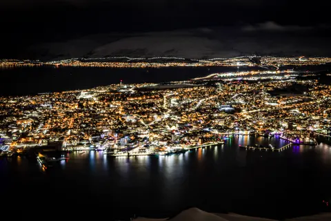 خلفية المدينة من الجو بدقة 4K · city · 3840×2560