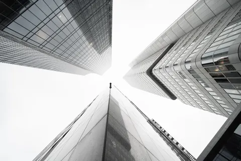 Wolkenkratzer 4K Hintergrundbild · city · 3840×2560