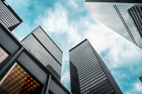 Wolkenkratzer 4K Hintergrundbild · city · 3840×2560