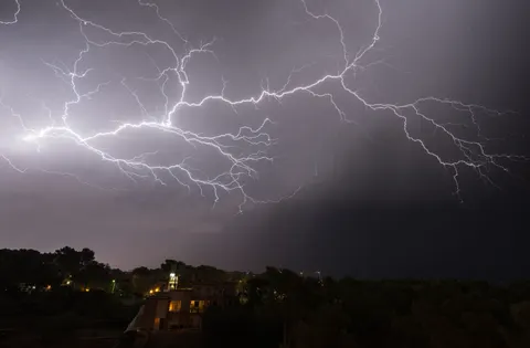 خلفية سماء عاصفة بدقة 4K · nature · 3840×2520