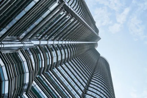 摩天大楼 4K壁纸 · city · 3840×2561