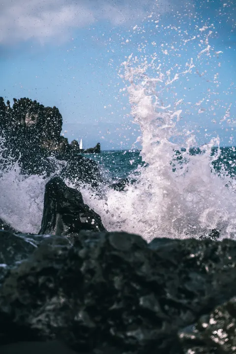 Crashing Wave Phone Wallpaper · ocean_v · 1440×2160