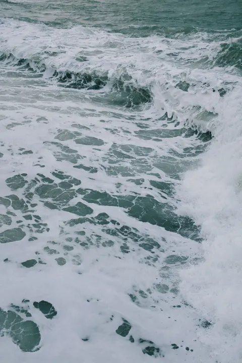 Rozbijająca się fala Tapeta na Telefon · ocean_v · 1440×2160