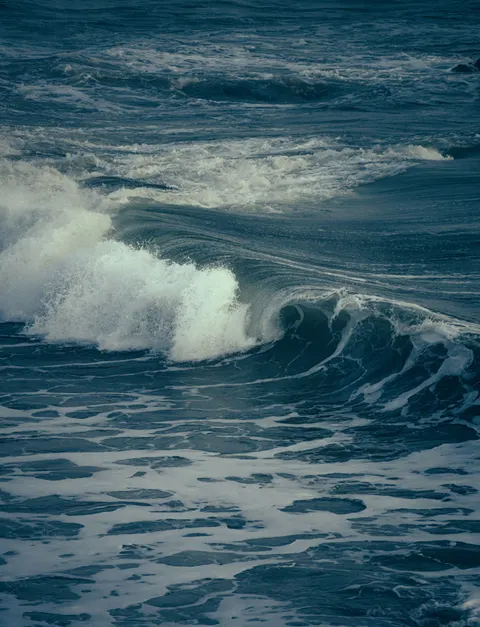 Rozbijająca się fala Tapeta na Telefon · ocean_v · 1440×1879