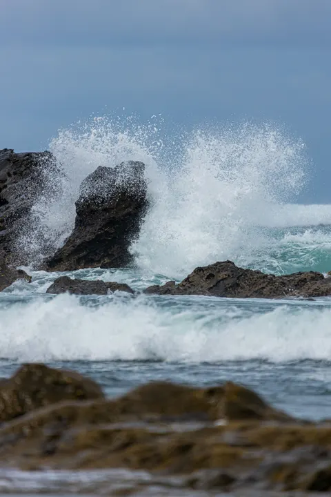 Rozbijająca się fala Tapeta na Telefon · ocean_v · 1440×2160