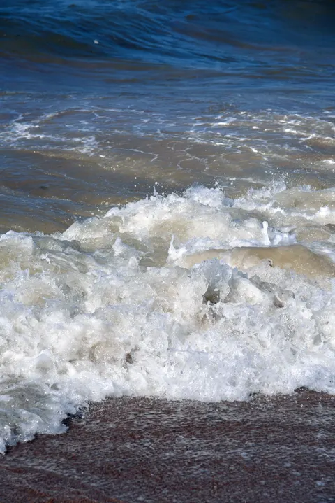 Rozbijająca się fala Tapeta na Telefon · ocean_v · 1440×2157