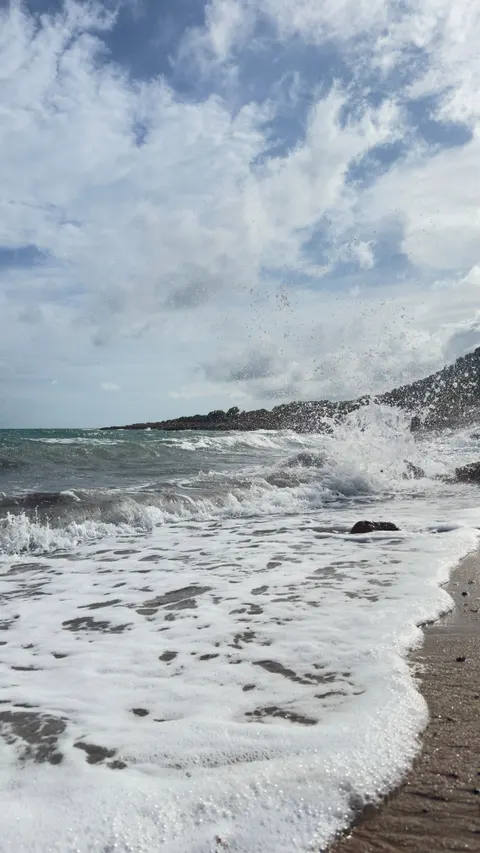Shore Waves Phone Wallpaper · ocean_v · 1440×2560