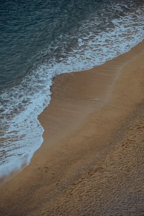Shore Waves Phone Wallpaper · ocean_v · 1440×2160