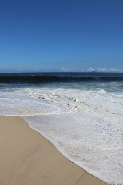 Shore Waves Phone Wallpaper · ocean_v · 1440×2160