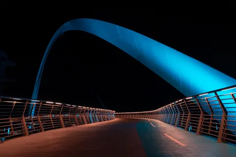 Stadtbrücke 4K Hintergrundbild · city · 3840×2560