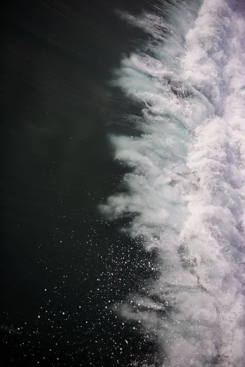 Crashing Wave Phone Wallpaper · ocean_v · 1440×2160