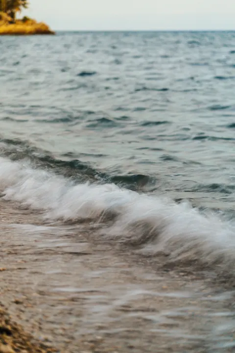 Fale na brzegu Tapeta na Telefon · ocean_v · 1440×2160