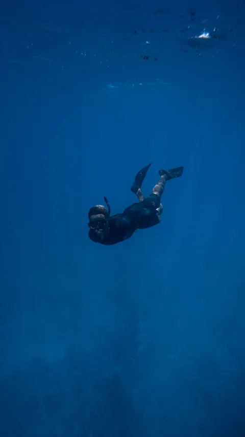 Underwater Blue Phone Wallpaper · ocean_v · 1440×2561