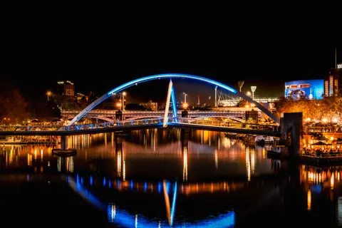 City Bridge 4K Wallpaper · city · 3840×2560