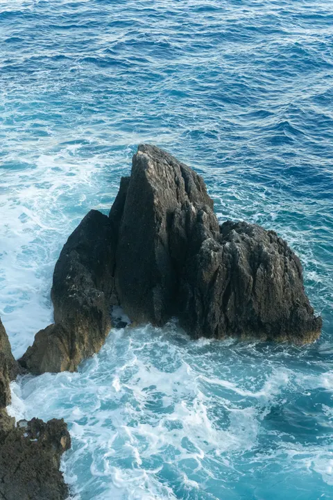 Crashing Wave Phone Wallpaper · ocean_v · 1440×2160