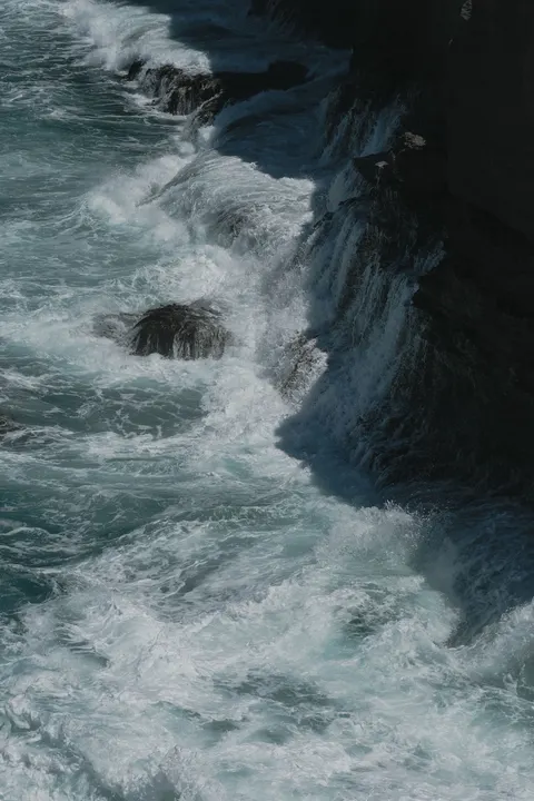 Crashing Wave Phone Wallpaper · ocean_v · 1440×2160