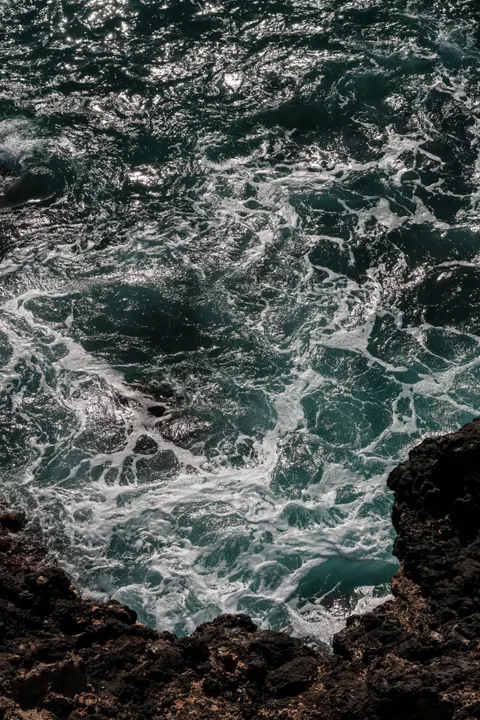 Crashing Wave Phone Wallpaper · ocean_v · 1440×2160