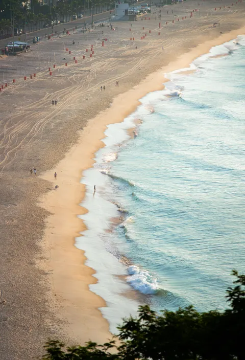 Onde sulla Riva Sfondo per Telefono · ocean_v · 1440×2112
