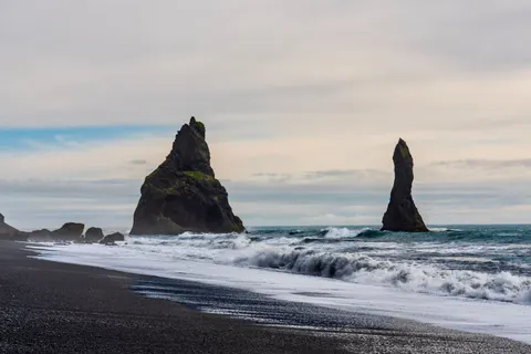 Black Sand Beach 4K Wallpaper · travel · 3840×2561