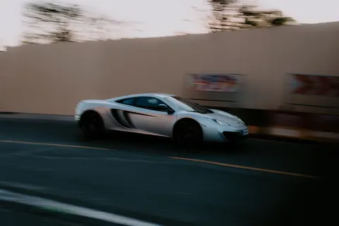 والپیپر خودرو اسپرت با کیفیت 4K · cars · 3840×2560