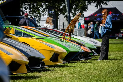 والپیپر ابرخودرو با کیفیت 4K · cars · 3840×2560