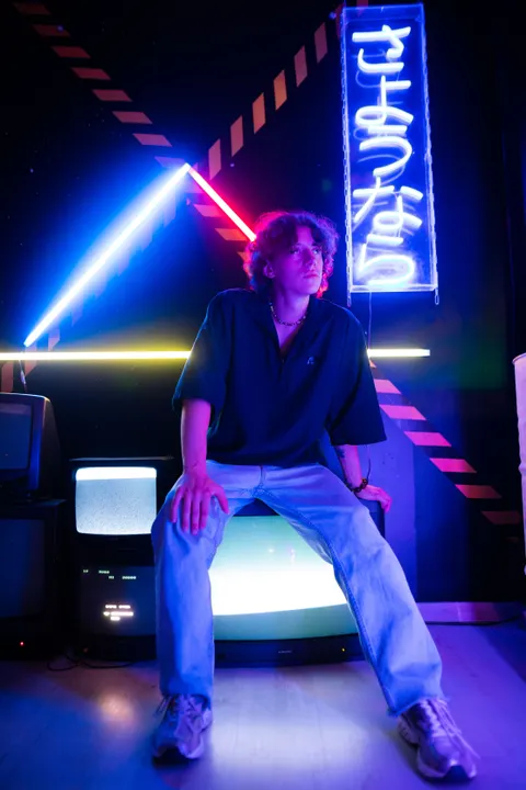 Synthwave Handy-Hintergrundbild · retro · 1440×2160