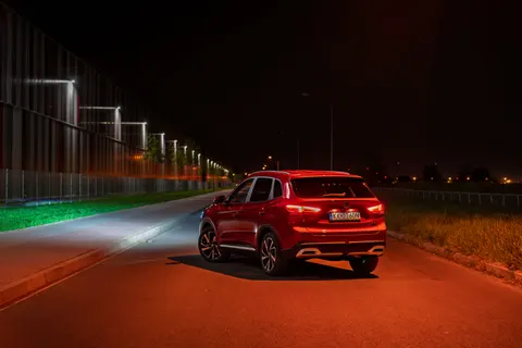 夜色车影 4K壁纸 · cars · 3840×2560