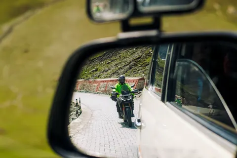 والپیپر موتورسیکلت با کیفیت 4K · cars · 3840×2560