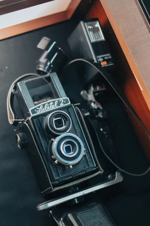 كاميرا قديمة خلفية للجوال · retro · 1440×2160