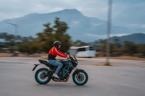 والپیپر موتورسیکلت با کیفیت 4K · cars · 3840×2560
