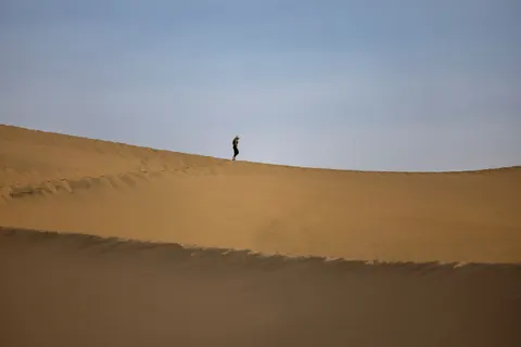 रेगिस्तान के मोड़ 4K वॉलपेपर · minimal · 3840×2560