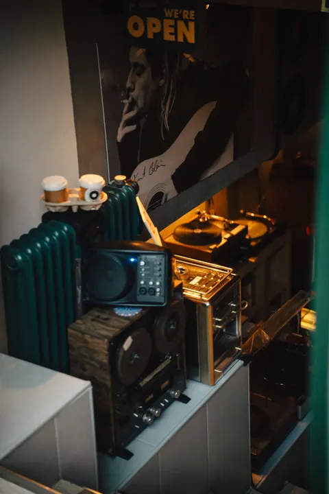 Vinyl Phone Wallpaper · retro · 1440×2160