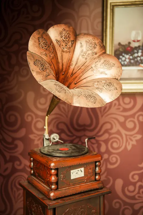 Vinyl Phone Wallpaper · retro · 1440×2160