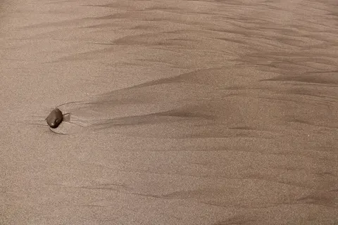 रेत की लहरियाँ 4K वॉलपेपर · minimal · 3840×2560