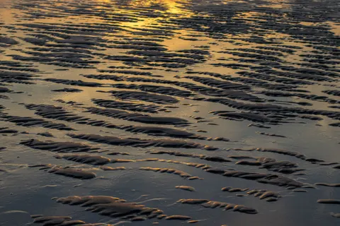 Sand Ripples 4K Wallpaper · minimal · 3840×2560
