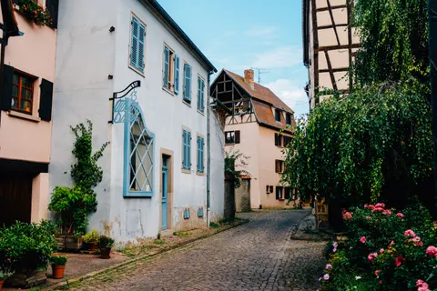 Old Town Street 4K Wallpaper · architecture · 3840×2560