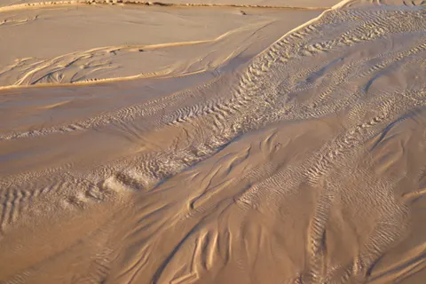 والپیپر چین‌وشکن شن با کیفیت 4K · minimal · 3840×2560