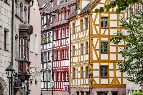 Fondo de pantalla Calle del casco antiguo 4K · architecture · 3840×2560