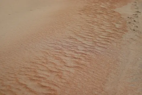 Kum Dalgacıkları 4K Duvar Kağıdı · minimal · 3840×2560