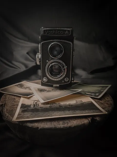 Vintage Camera Phone Wallpaper · retro · 1440×1920