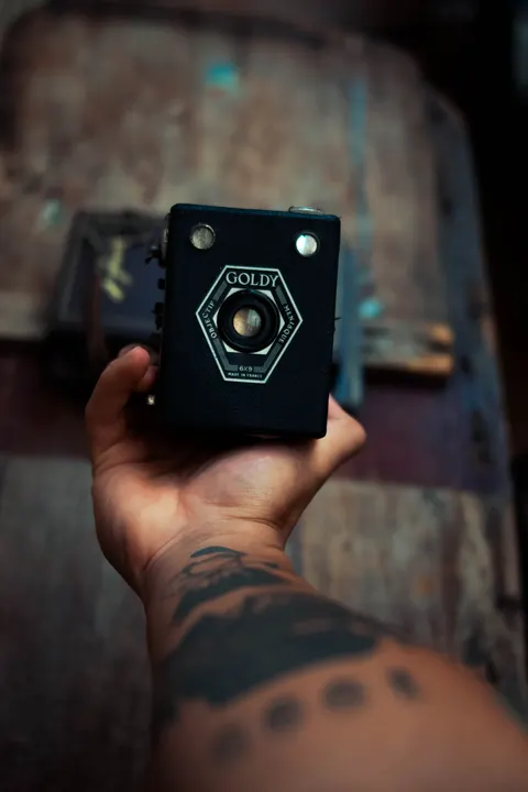 Vintage Camera Phone Wallpaper · retro · 1440×2160