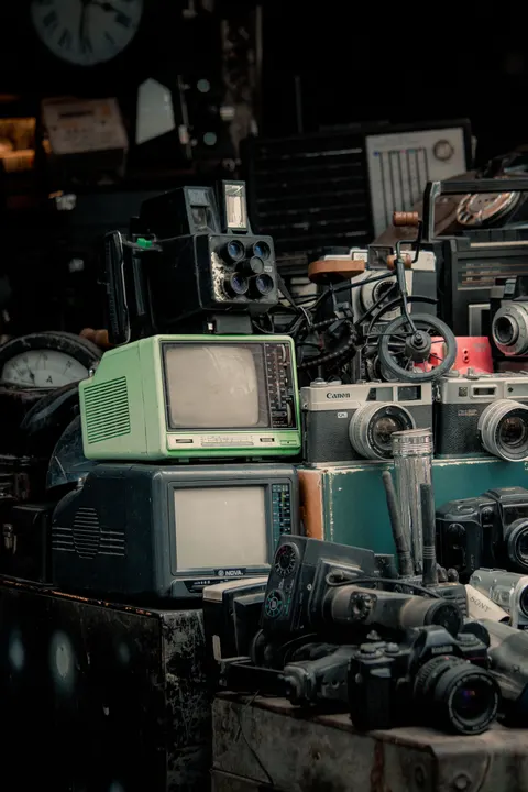 Vintage Camera Phone Wallpaper · retro · 1440×2160