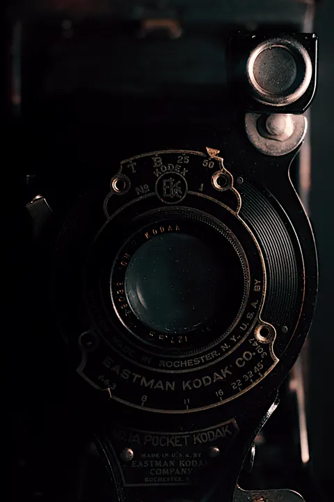 Vintage Camera Phone Wallpaper · retro · 1440×2160