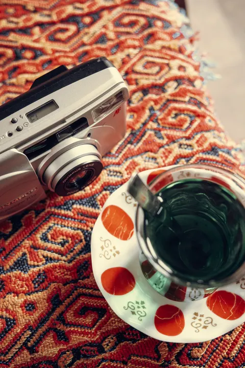 Vintage Camera Phone Wallpaper · retro · 1440×2160