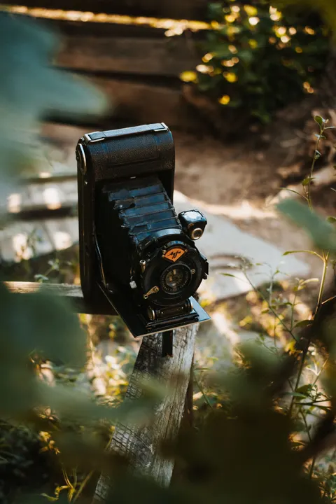 Vintage Camera Phone Wallpaper · retro · 1440×2160