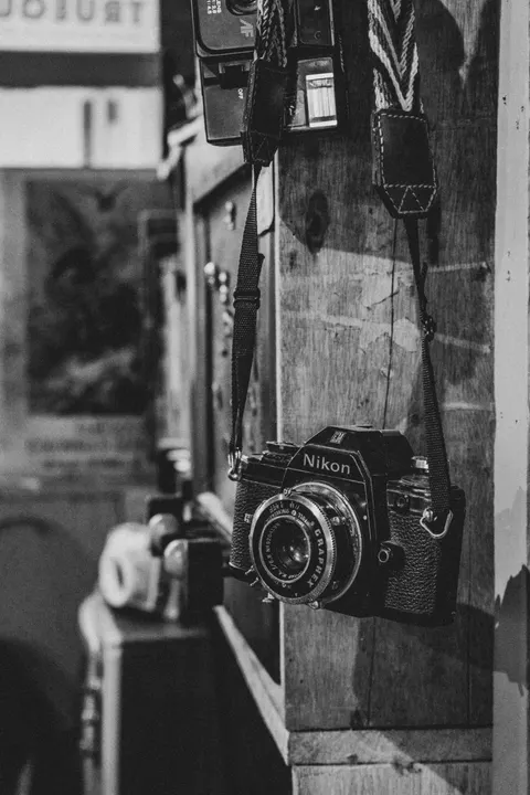 Vintage Camera Phone Wallpaper · retro · 1440×2160