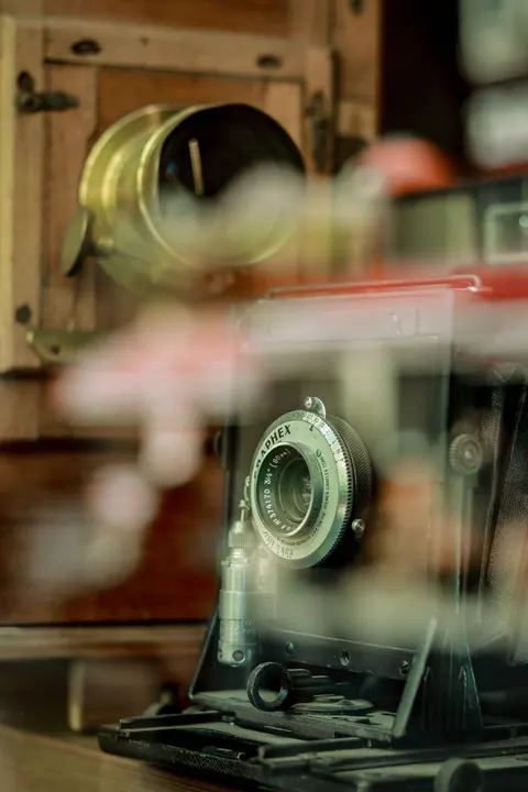 Vintage Camera Phone Wallpaper · retro · 1440×2160