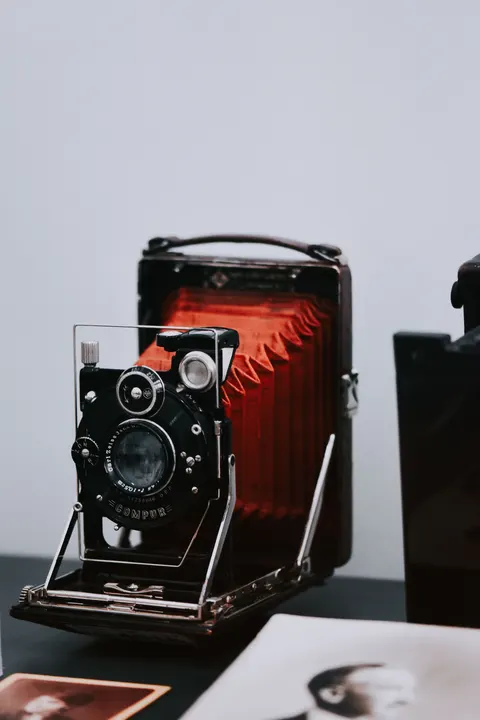 Vintage Camera Phone Wallpaper · retro · 1440×2160